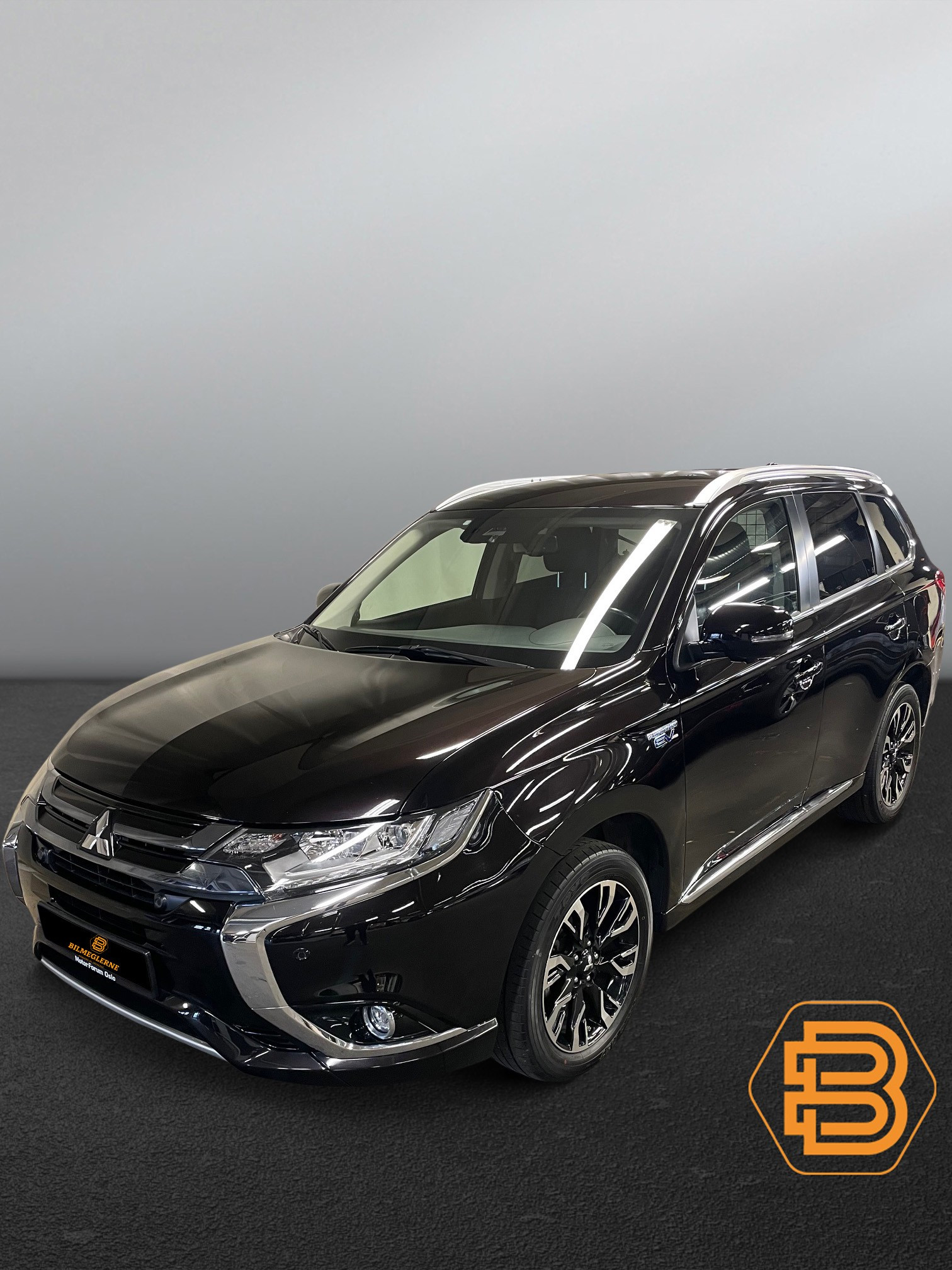 Mitsubishi Outlander image1