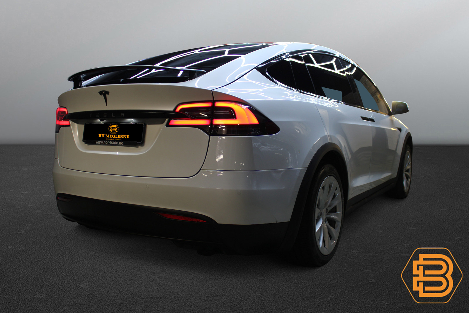 Tesla Model X  image2