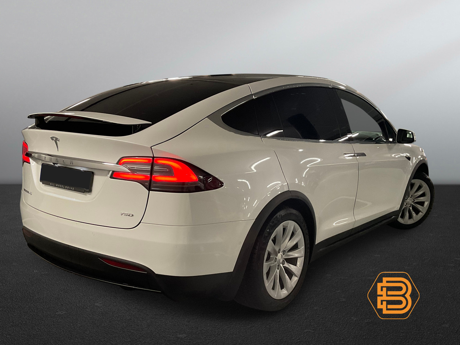 Tesla Model X  image2