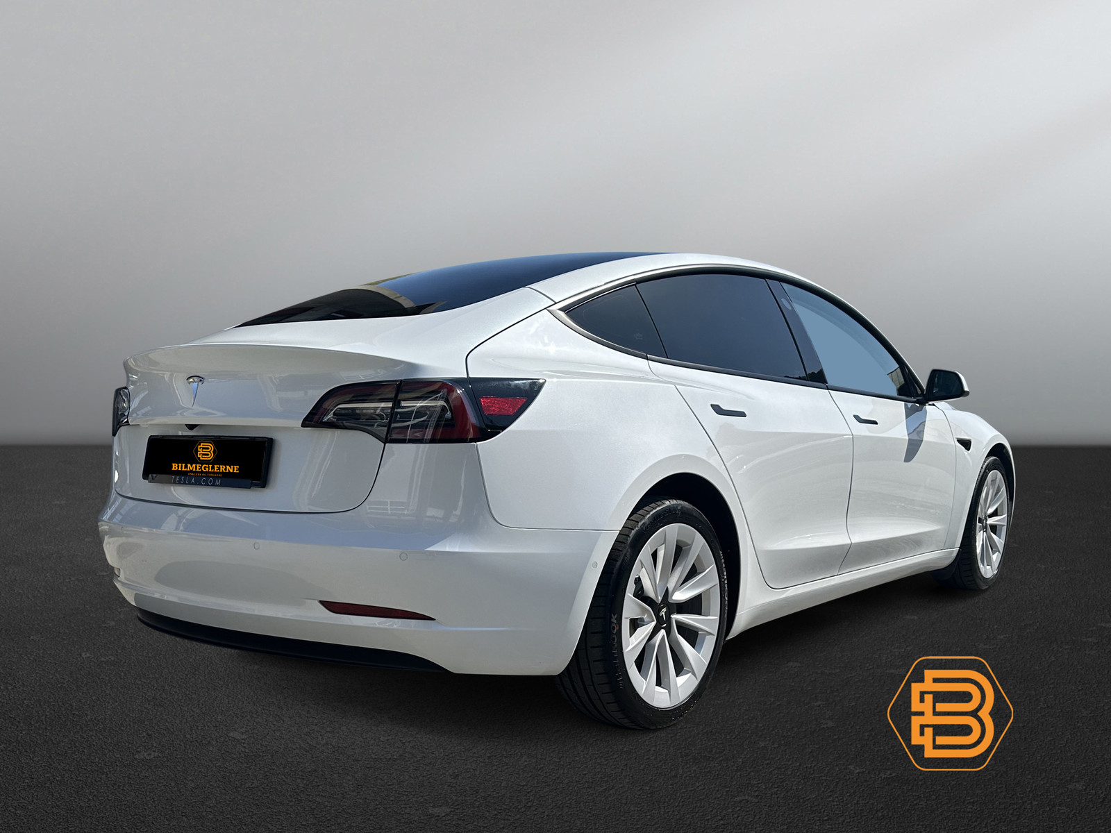 Tesla Model 3  image4