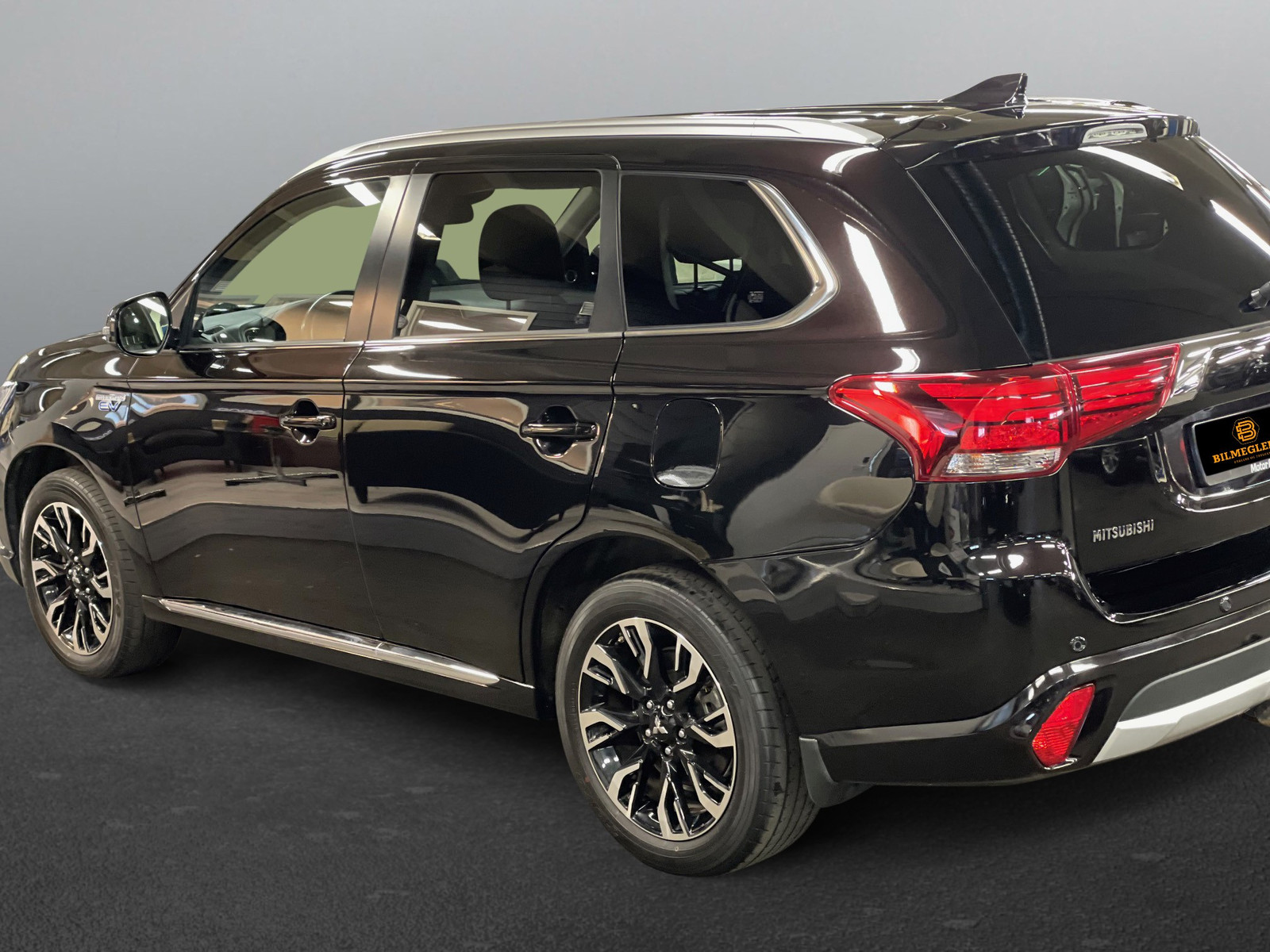 Mitsubishi Outlander   image6