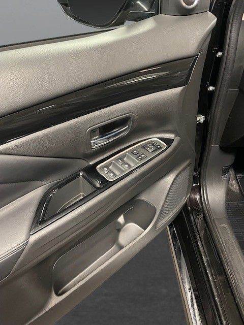 Mitsubishi Outlander   image8