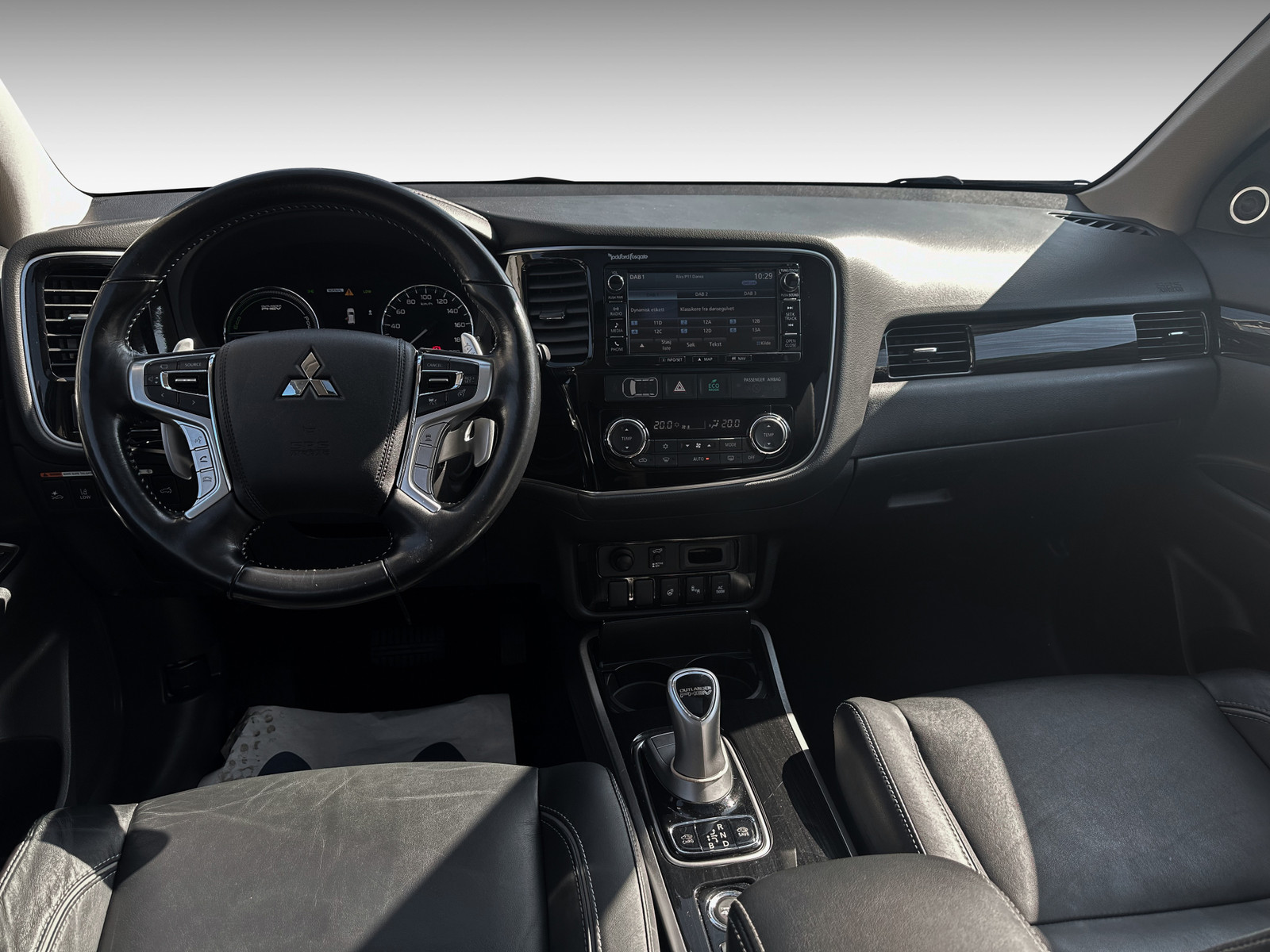 Mitsubishi Outlander   image9