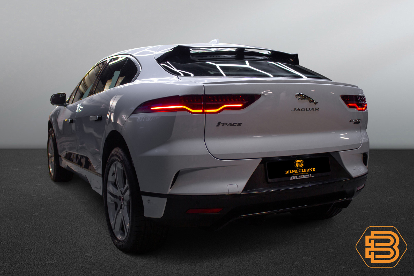 Jaguar I-Pace HSE   image11