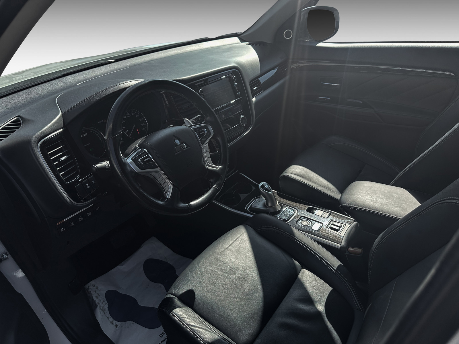 Mitsubishi Outlander   image12