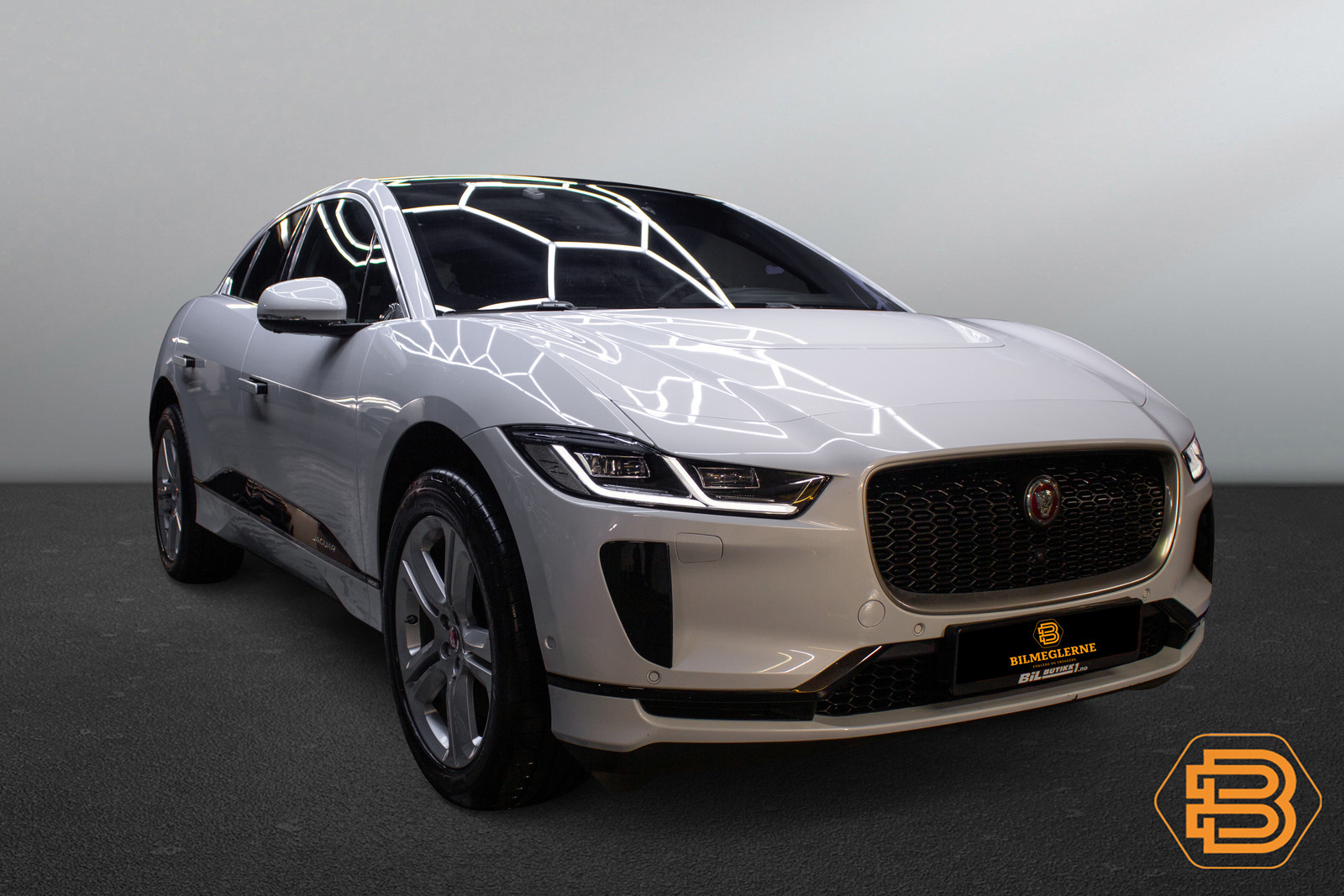 Jaguar I-Pace HSE   image12