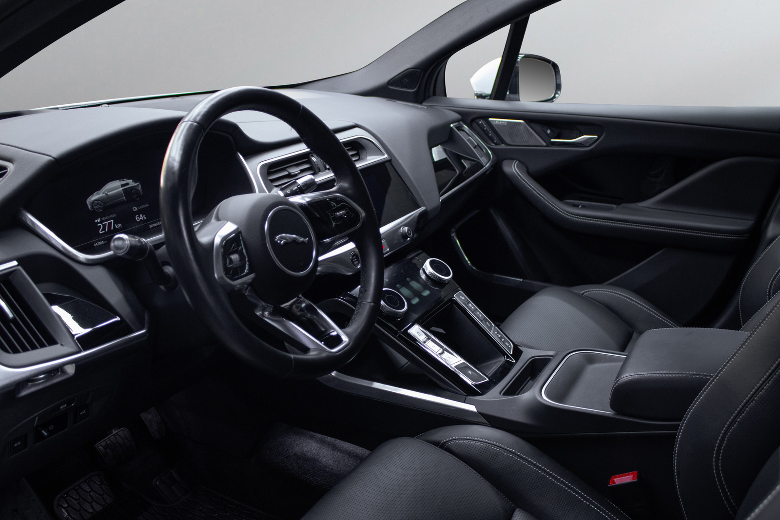 Jaguar I-Pace HSE   image14