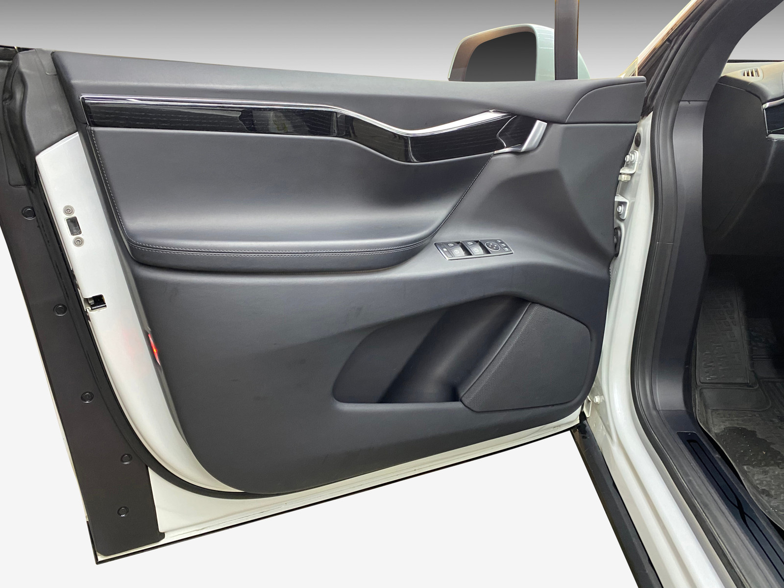 Tesla Model X   image14