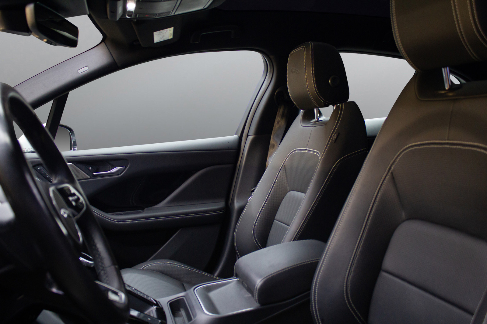 Jaguar I-Pace HSE   image16