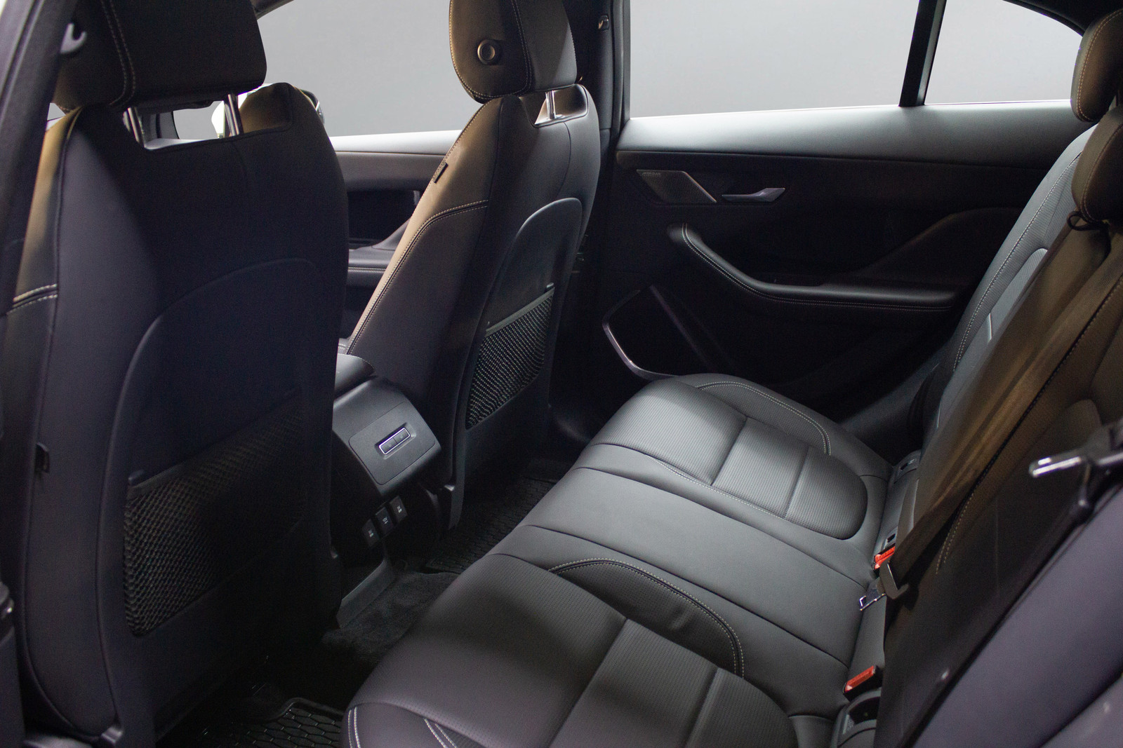 Jaguar I-Pace HSE   image18