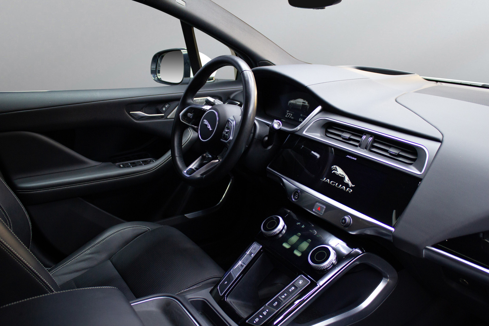 Jaguar I-Pace HSE   image20