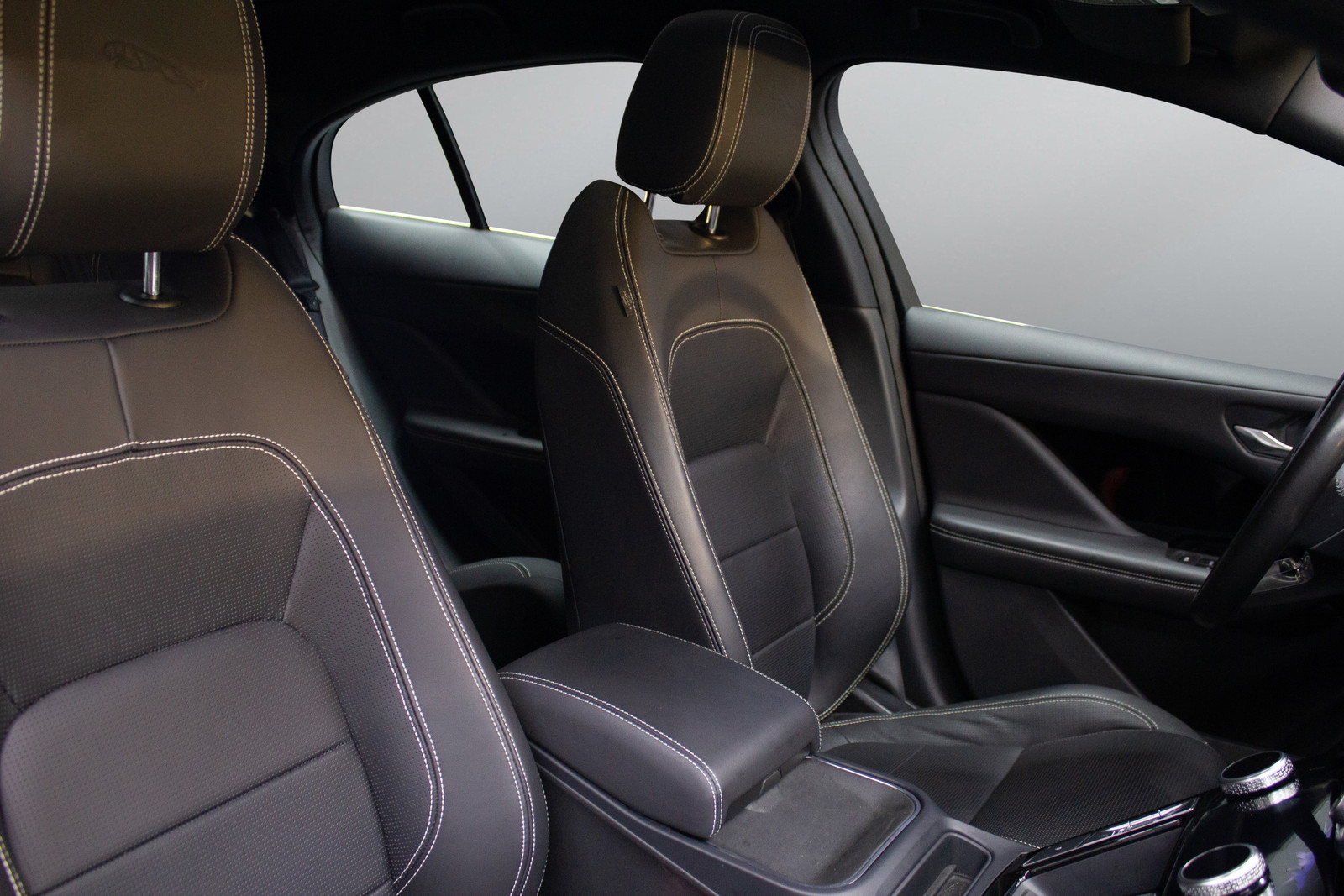 Jaguar I-Pace HSE   image21