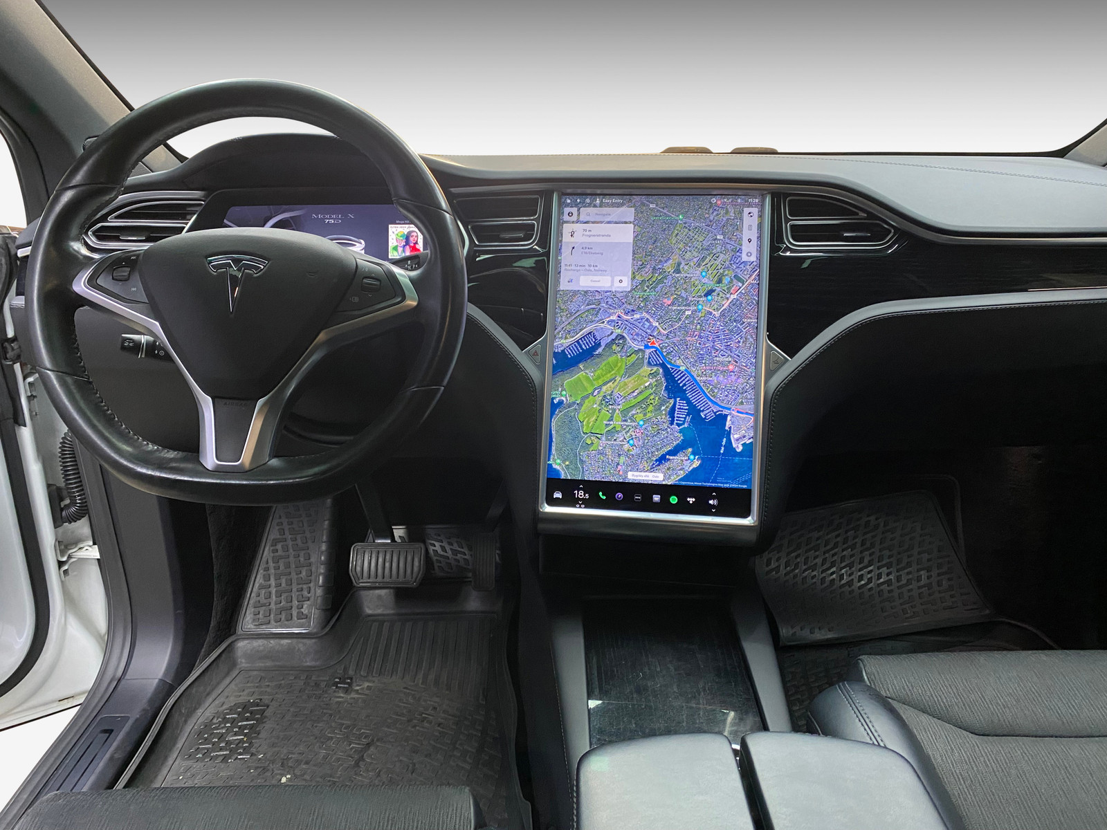 Tesla Model X   image23