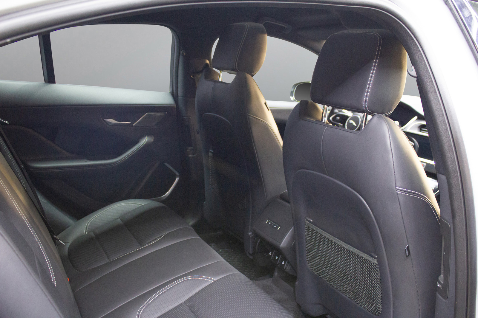 Jaguar I-Pace HSE   image24