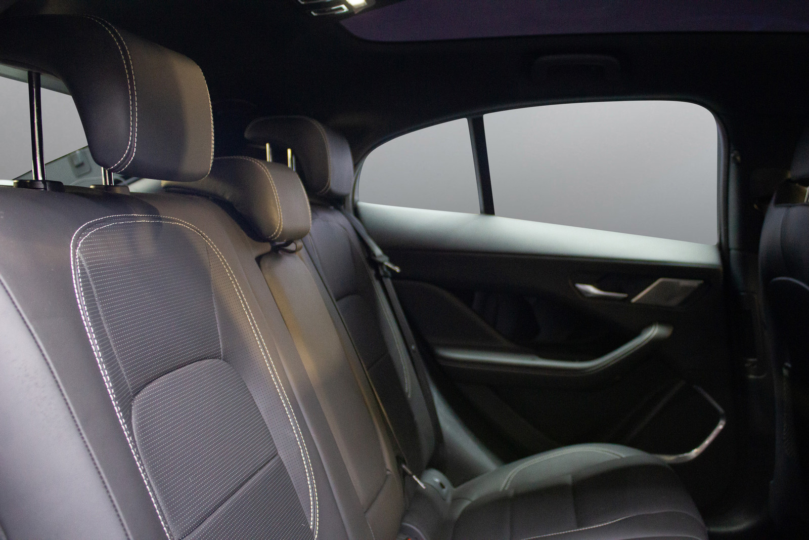 Jaguar I-Pace HSE   image25