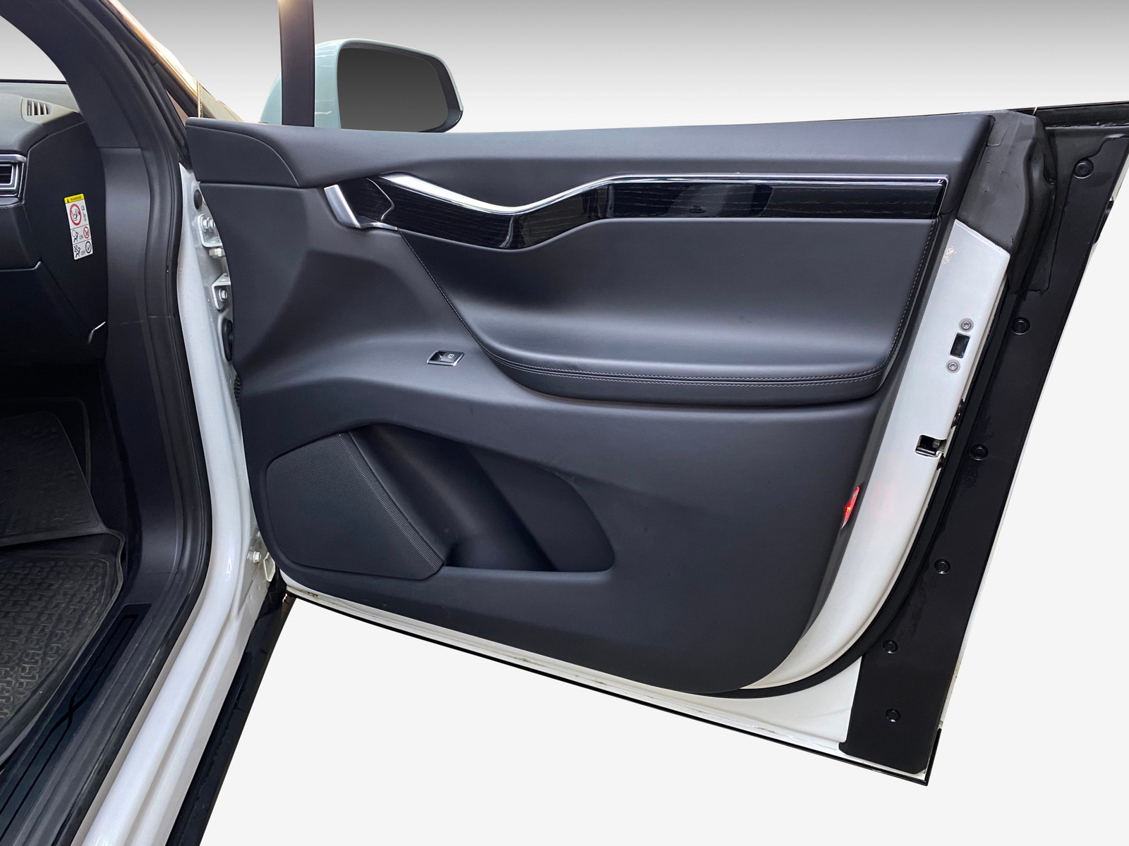 Tesla Model X   image26