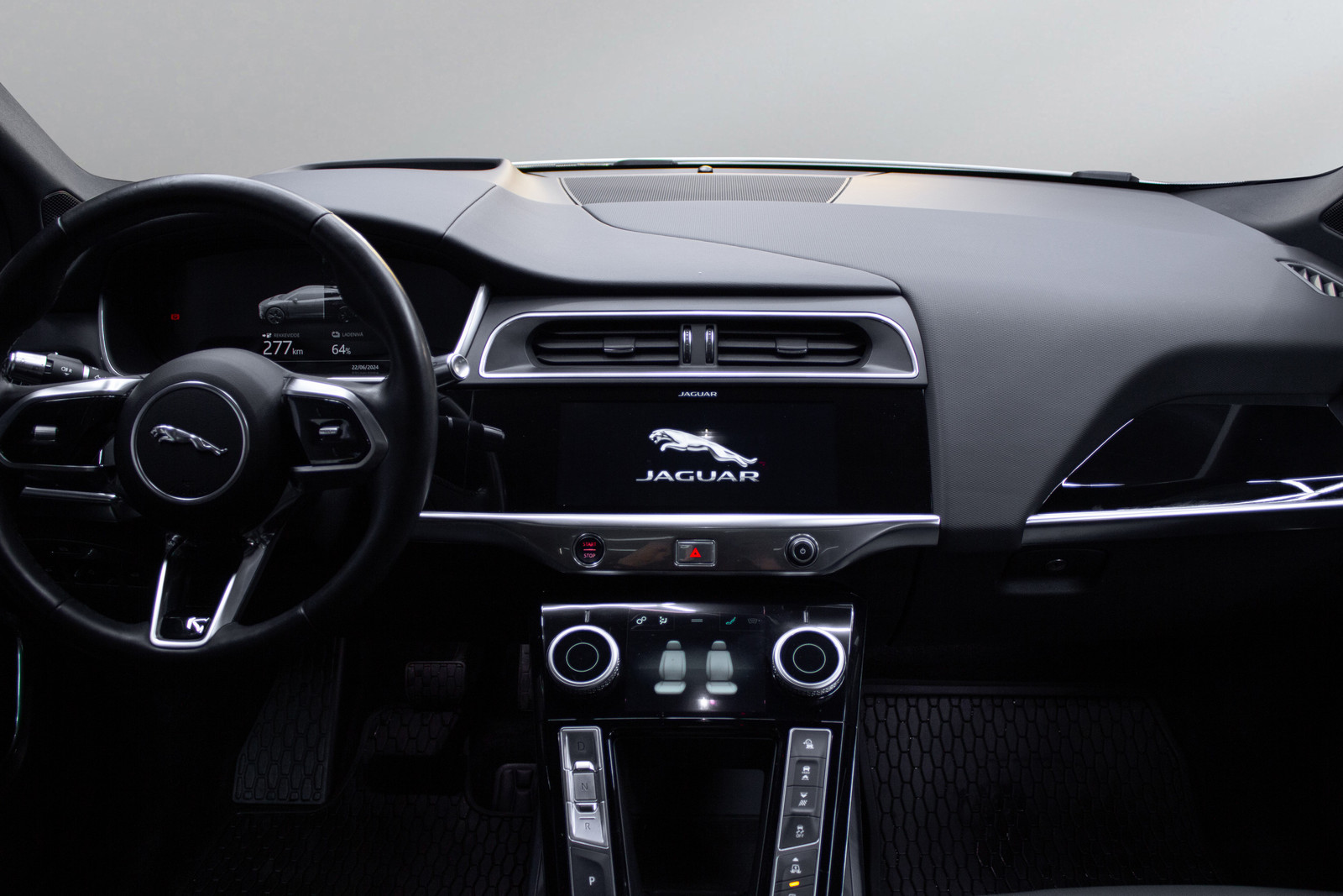 Jaguar I-Pace HSE   image27