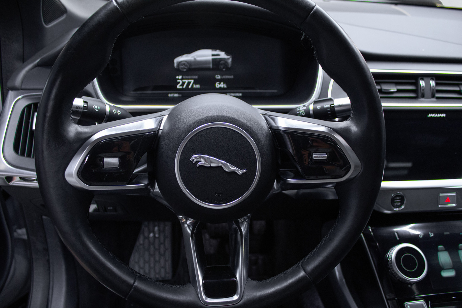 Jaguar I-Pace HSE   image30