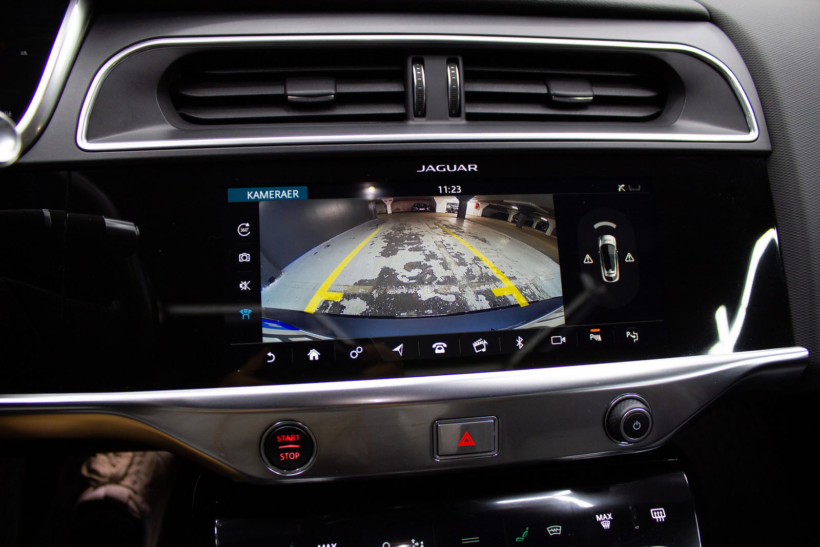 Jaguar I-Pace HSE   image32