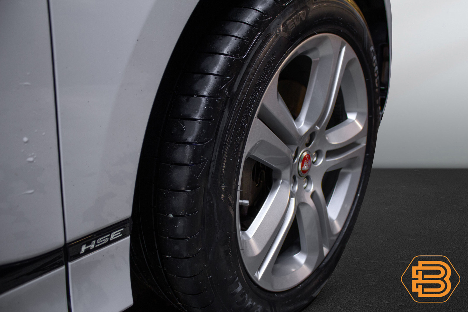 Jaguar I-Pace HSE   image36