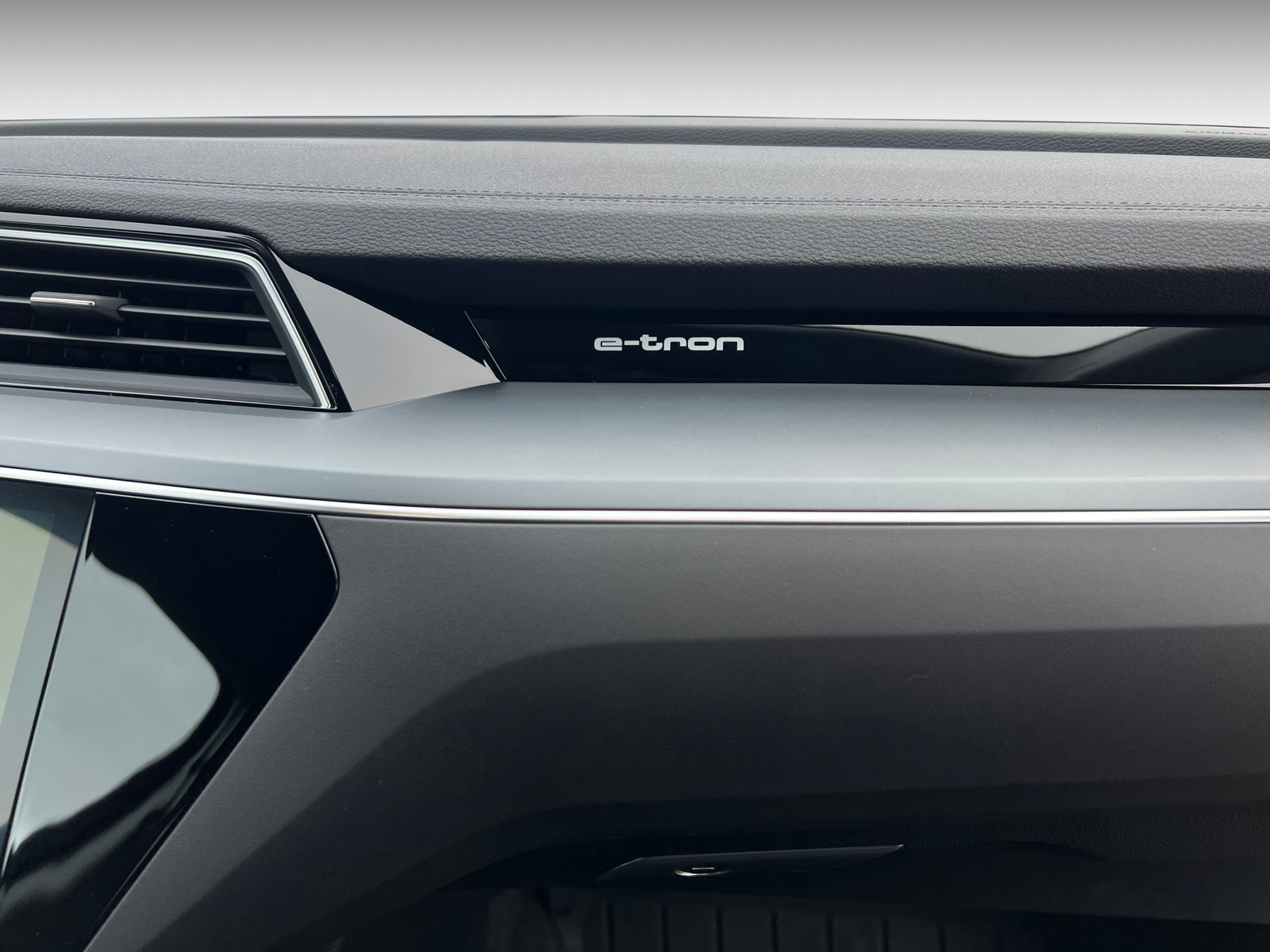 Audi E-tron   image40