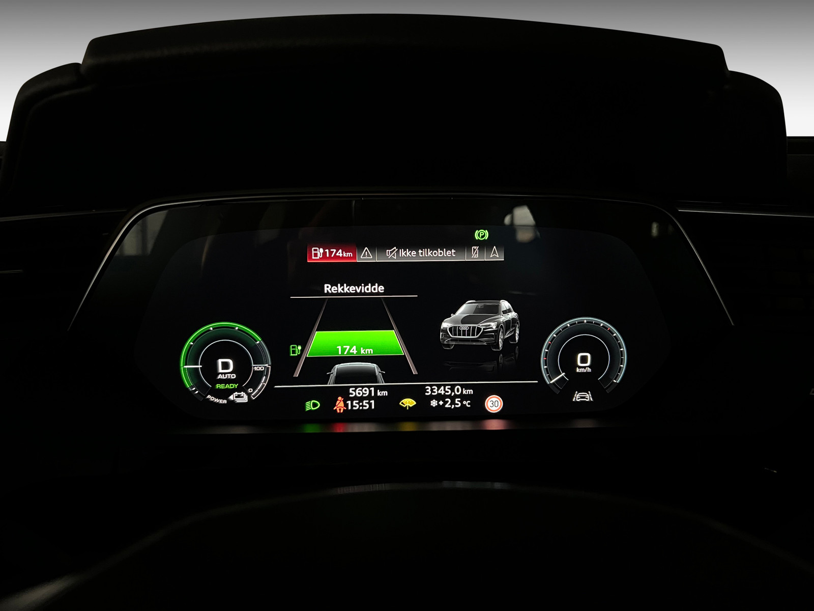 Audi E-tron   image44