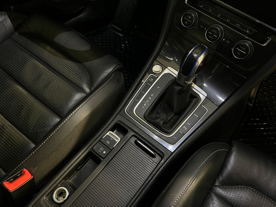 Volkswagen Golf   image11