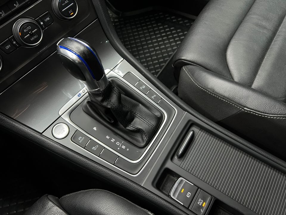 Volkswagen E-golf   image12
