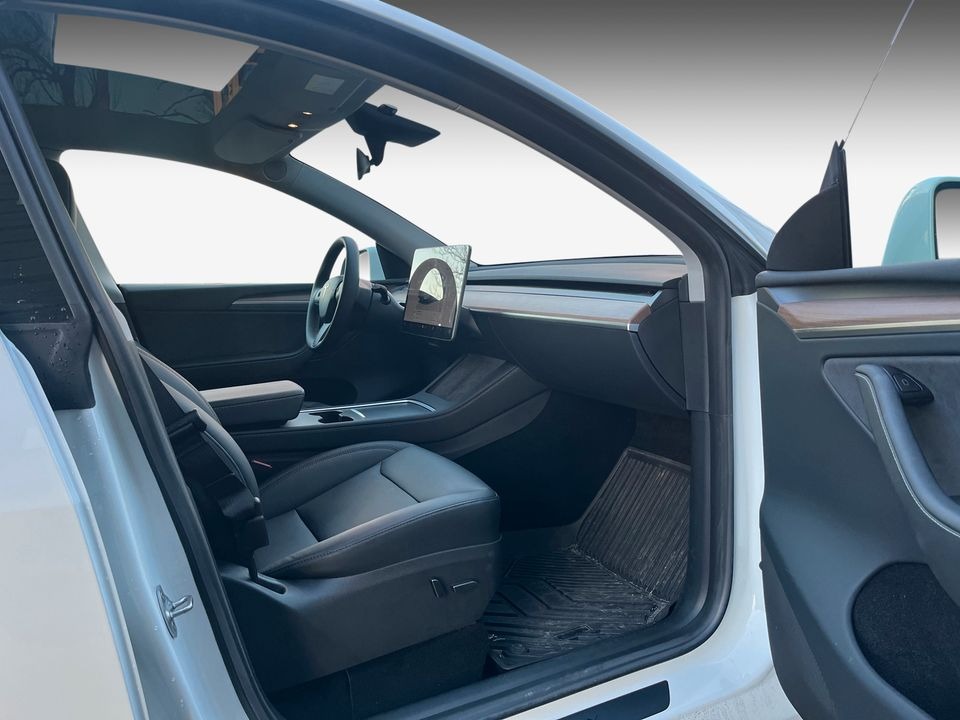 Tesla Model Y   image15