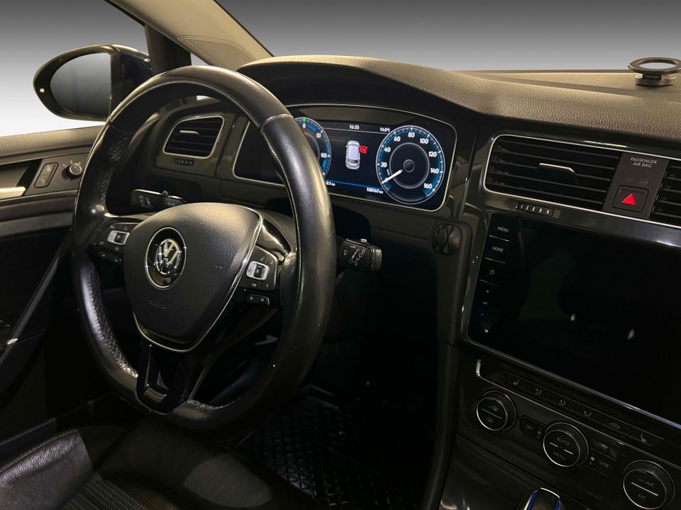 Volkswagen Golf   image15