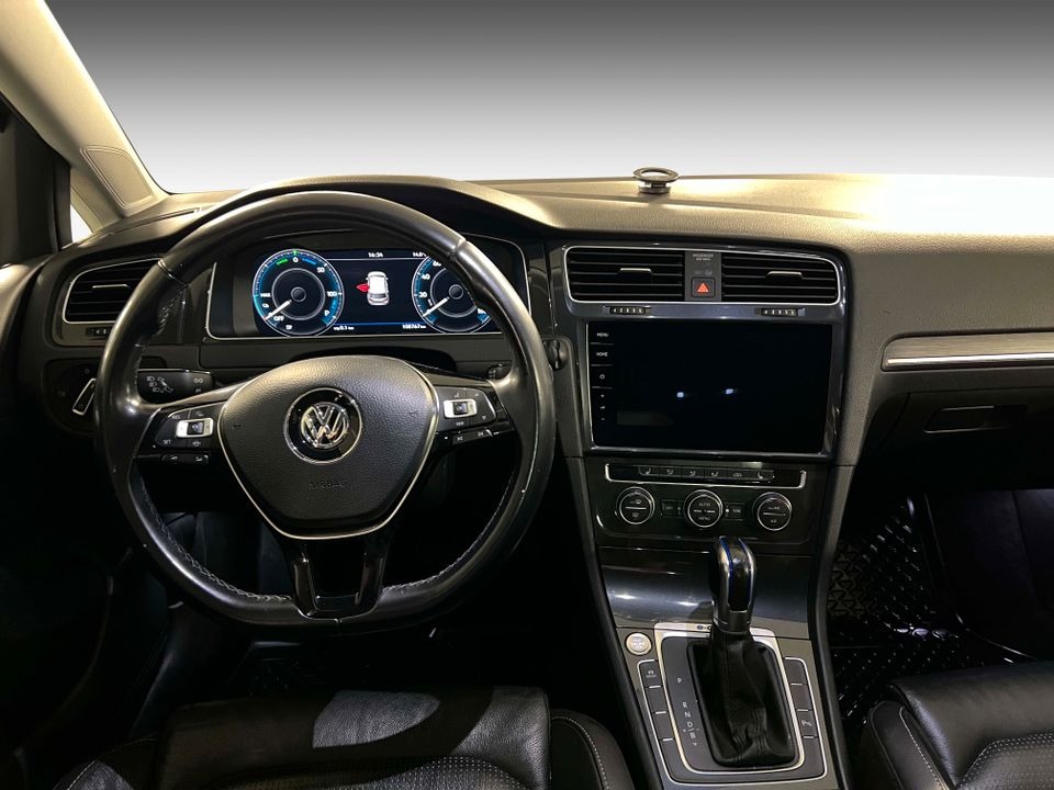 Volkswagen Golf   image16