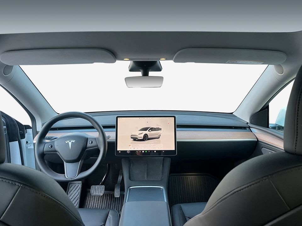 Tesla Model Y   image16