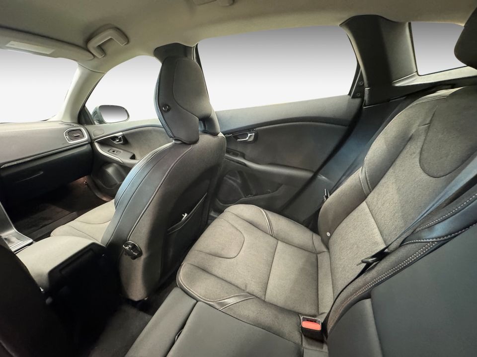 Volvo V40 Cross Country   image16