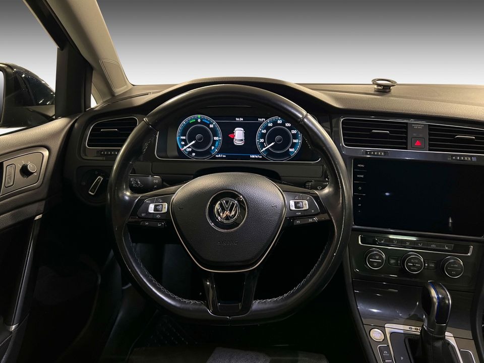 Volkswagen Golf   image17