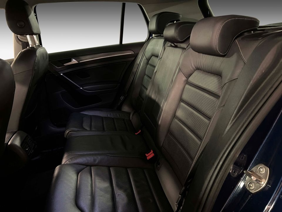 Volkswagen Golf   image23