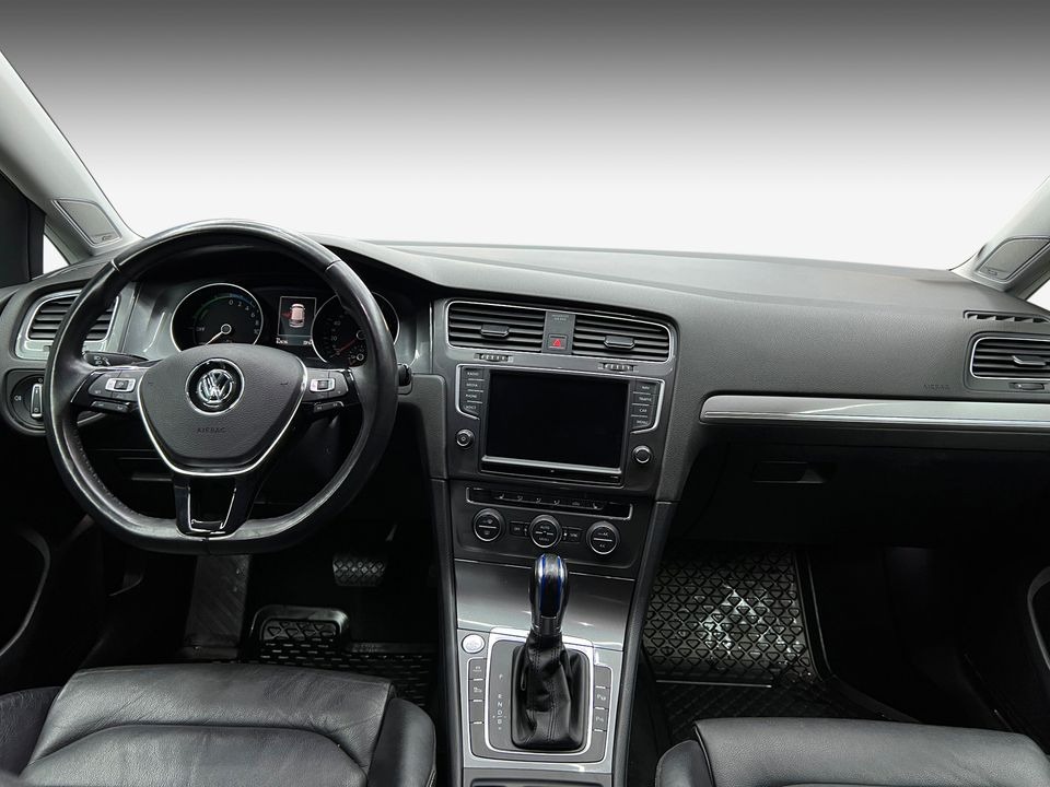 Volkswagen E-golf   image27