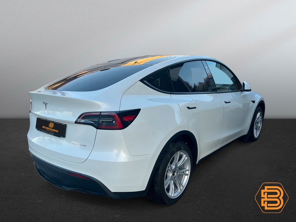 Tesla Model Y   image5