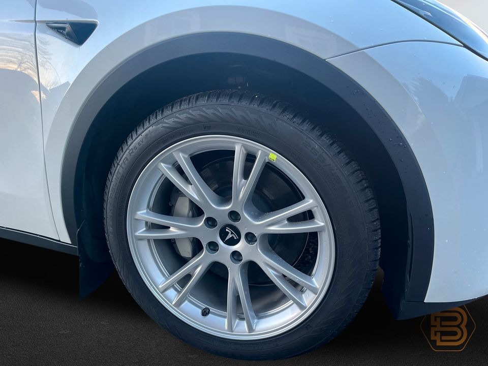 Tesla Model Y   image8