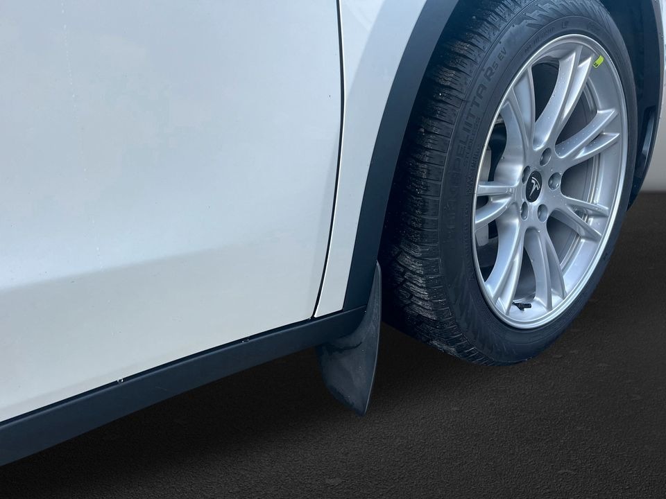 Tesla Model Y   image9